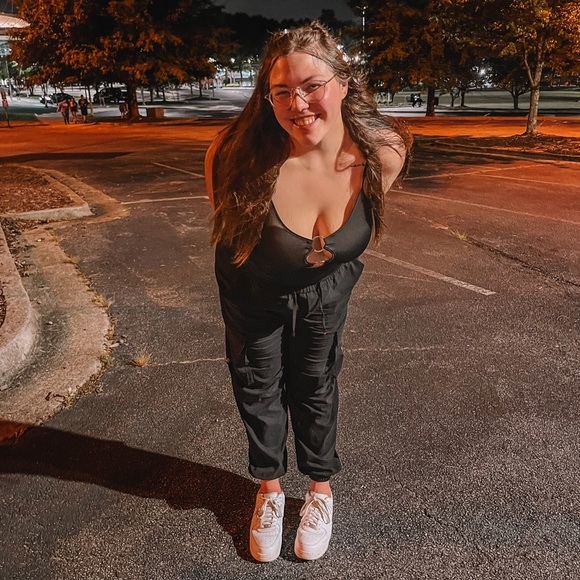 Meet your Posher, Viktoria - Picture 1 of 5